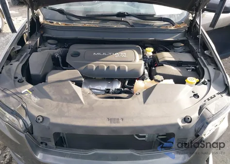 2019 Jeep Cherokee Latitude Plus Fwd z USA, uszkodzony, nr VIN 1C4PJLLB2KD143876